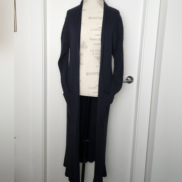 Aritzia Long Black Ribbed Lounge Coat - Picture 5 of 11